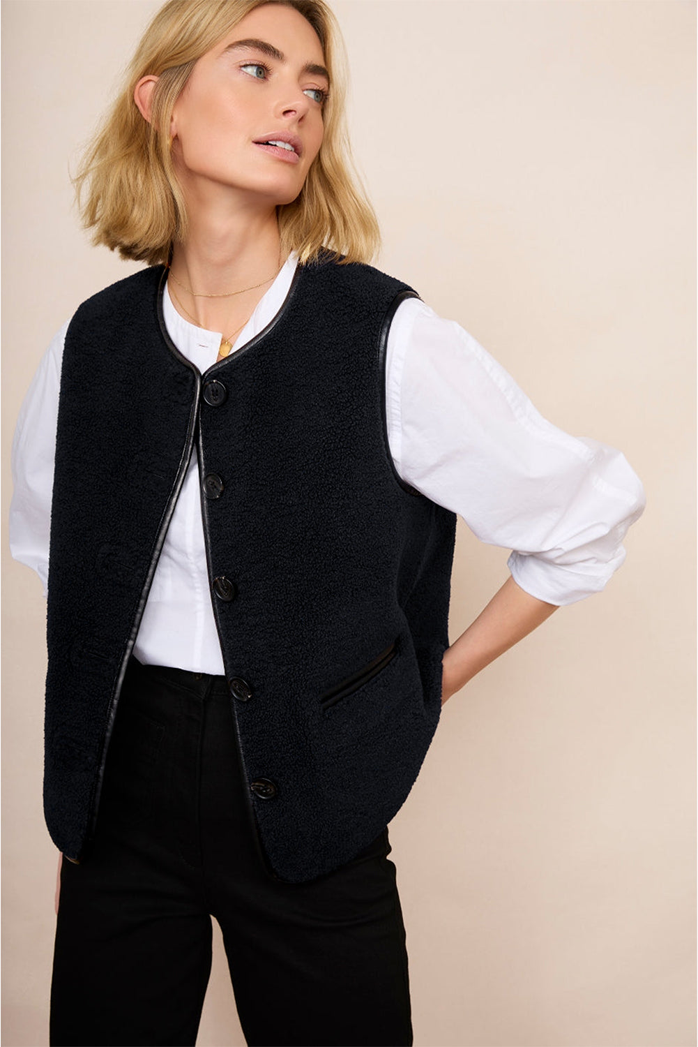 Black Leather Contrast Buttoned Fleece Sleeveless Jacket