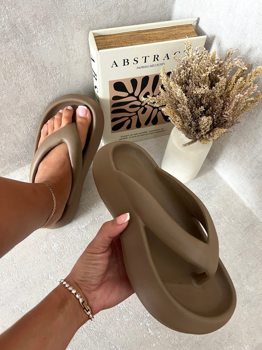 Chunky Platform Flip-Flops Sandals