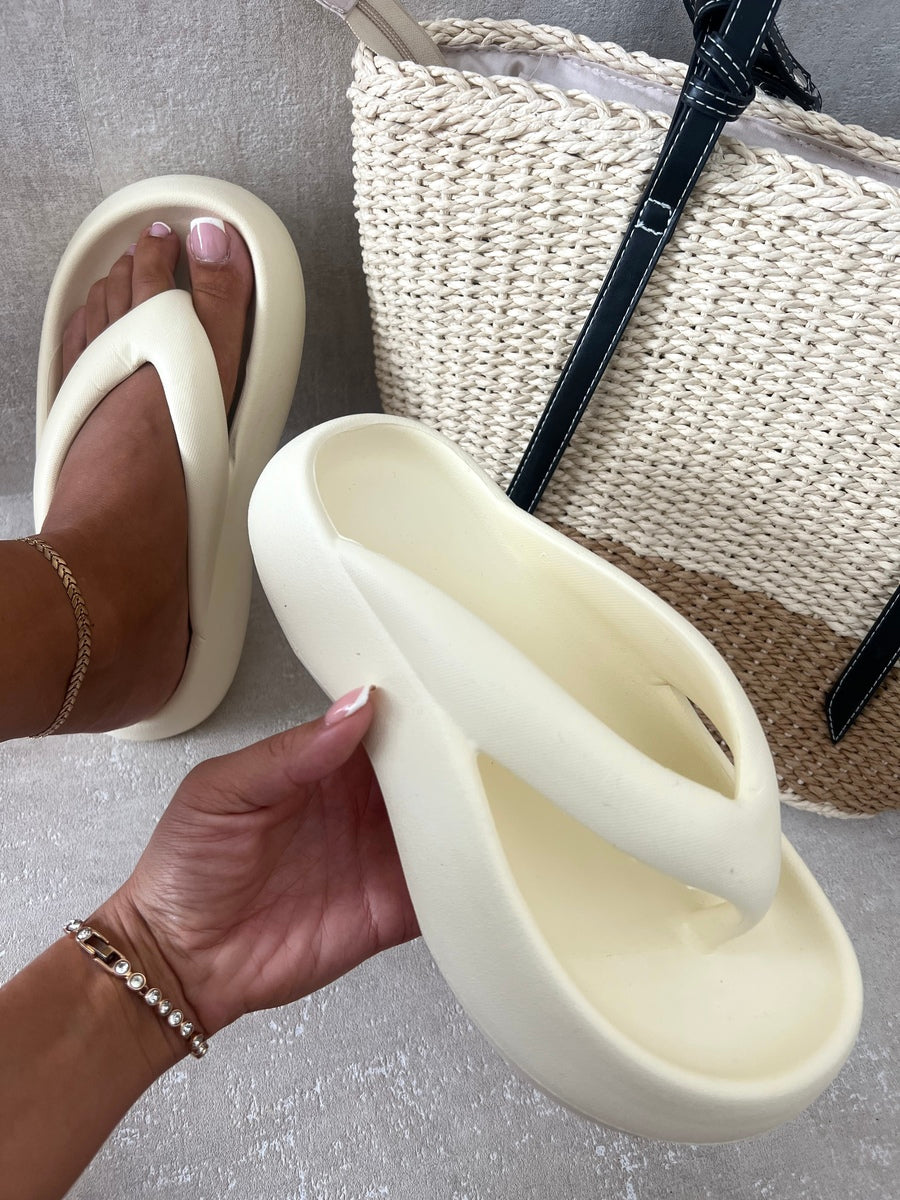 Chunky Platform Flip-Flops Sandals