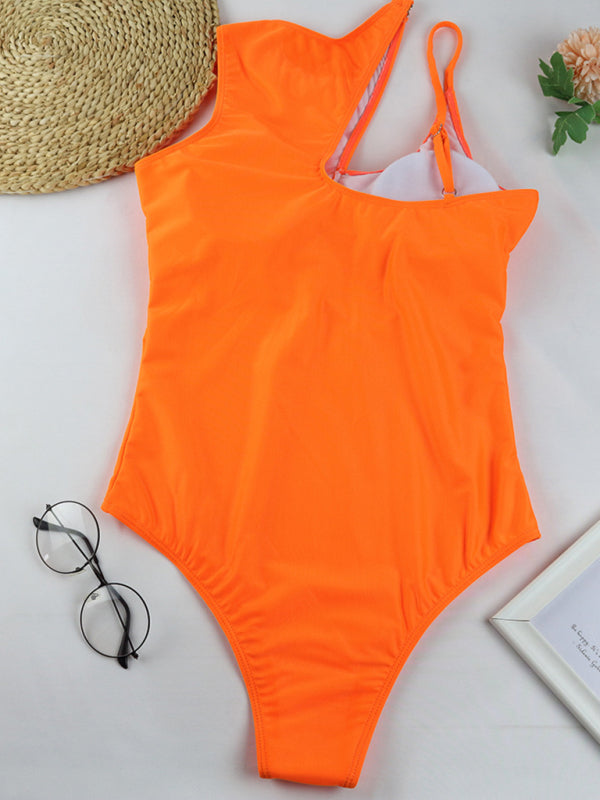 One shoulder Swimsuit Cut-out Detail