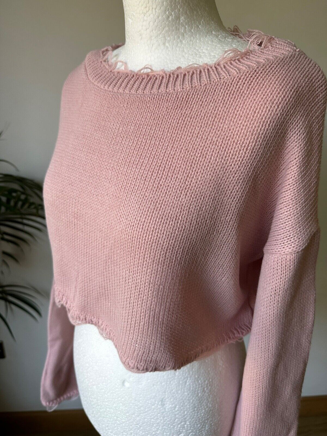 PrettyLittleThing Rose Fray Edge Crop Knitted Jumper S, L - BB Fashion Outlet