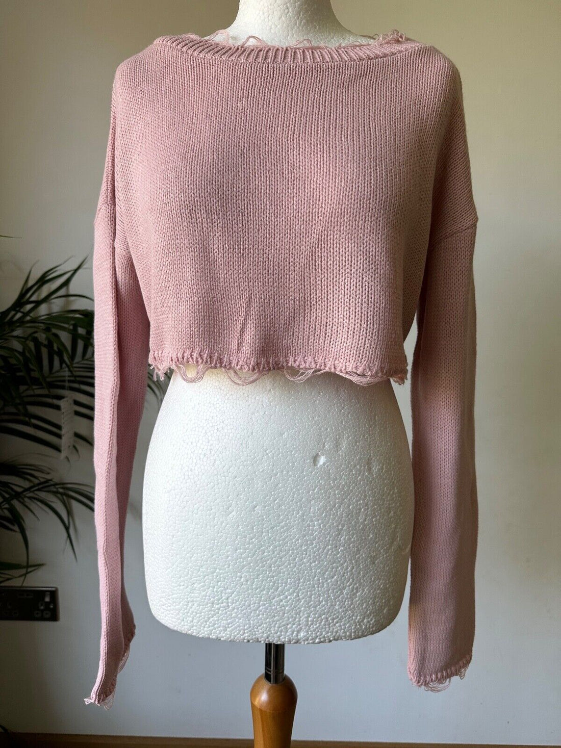 PrettyLittleThing Rose Fray Edge Crop Knitted Jumper S, L - BB Fashion Outlet