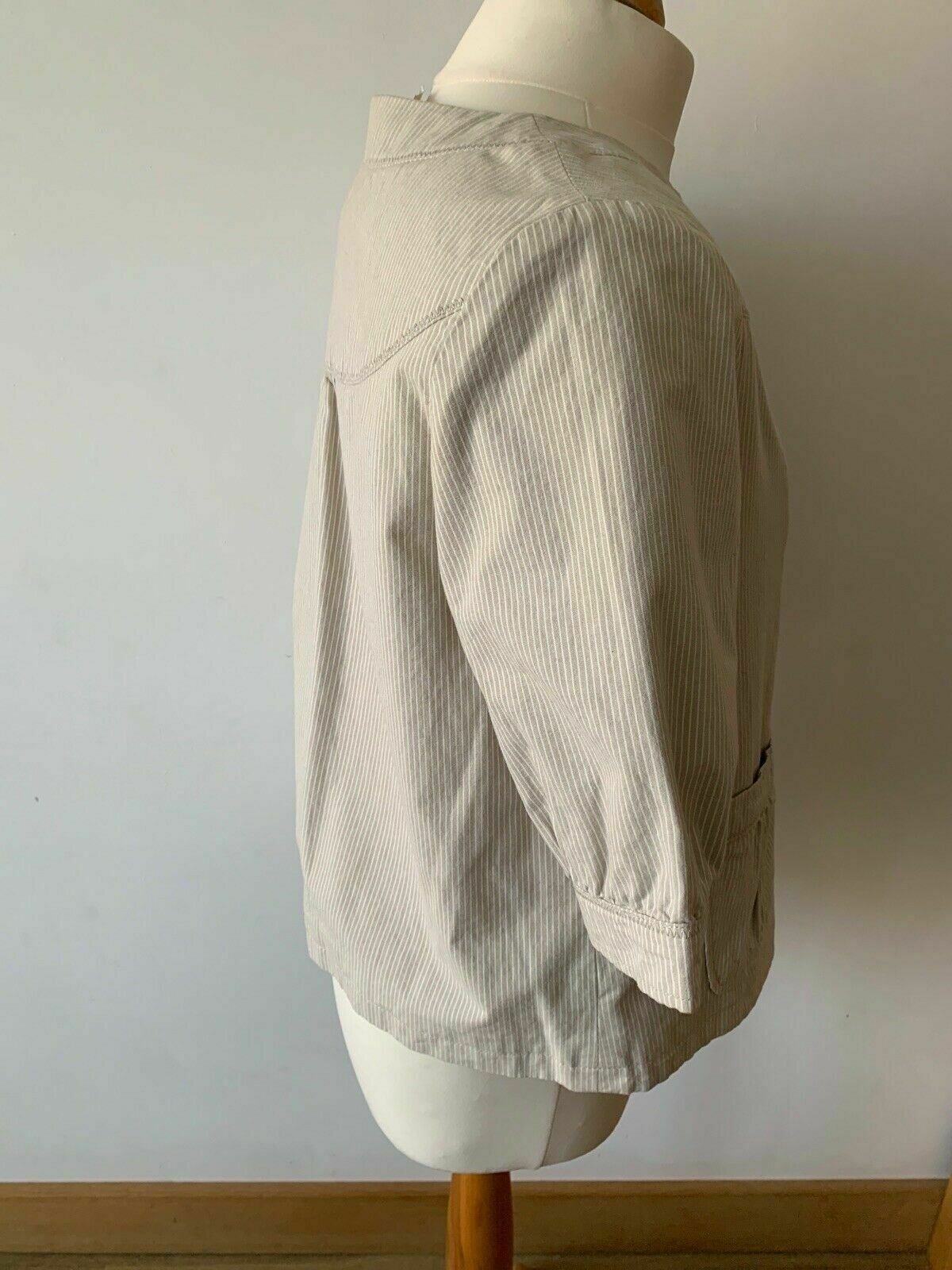 M&S Spring Jacket Size 12 Beige 3/4 Sleeves Pockets Striped Collarless