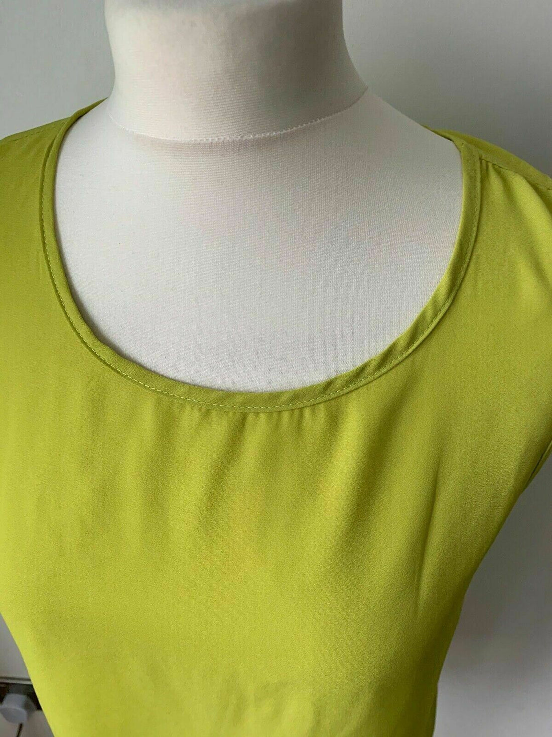 New Look Cameo Rose Sleeveless Top Size 10 Button up on the back - Beagle Boutique Fashion Outlet