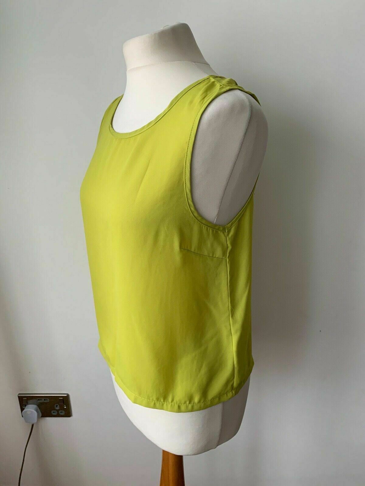 New Look Cameo Rose Sleeveless Top Size 10 Button up on the back - Beagle Boutique Fashion Outlet