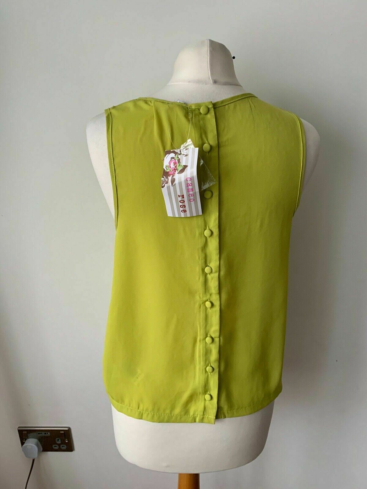 New Look Cameo Rose Sleeveless Top Size 10 Button up on the back - Beagle Boutique Fashion Outlet