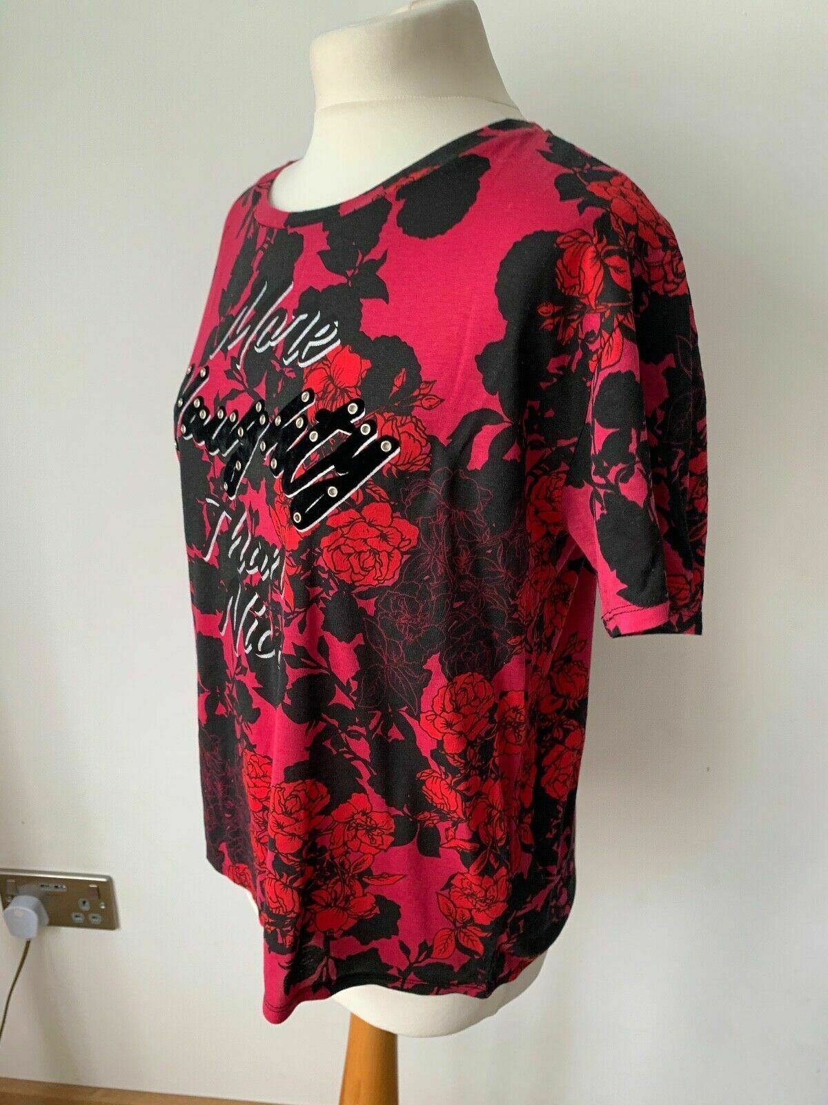 Guess Red Black Roses T-Shirt Slogan Size 8 (M)