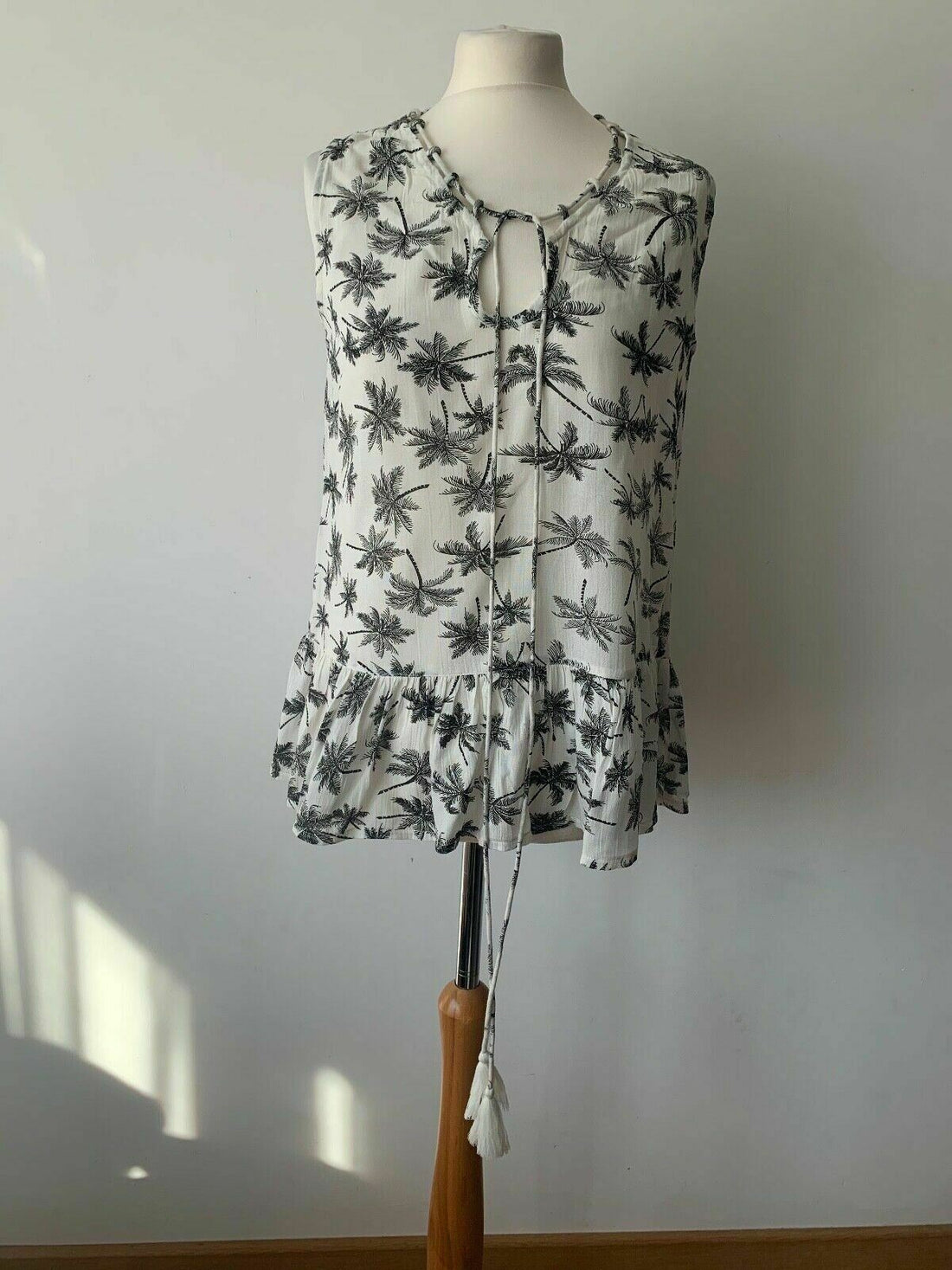 Brave Soul palm Sleeveless Palm Tree Blouse Tie Tassels Size S Peplum - Beagle Boutique Fashion Outlet