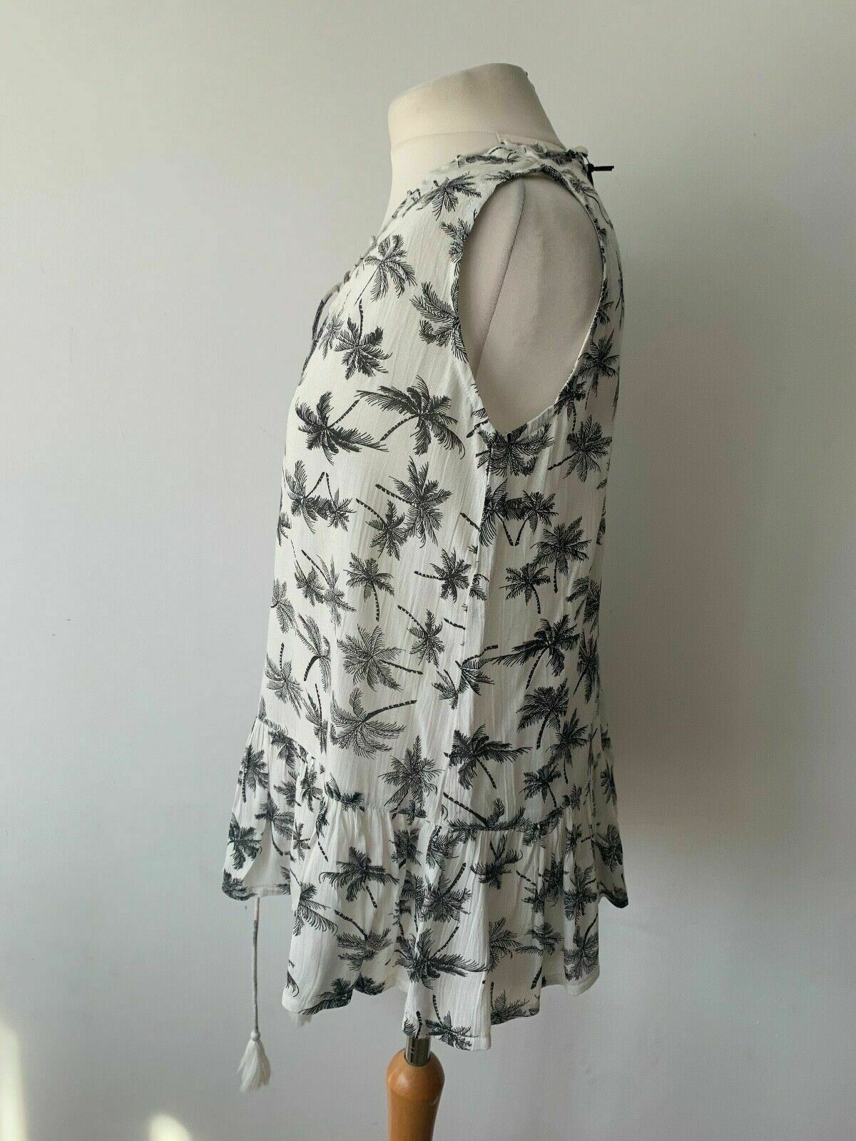 Brave Soul palm Sleeveless Palm Tree Blouse Tie Tassels Size S Peplum - Beagle Boutique Fashion Outlet