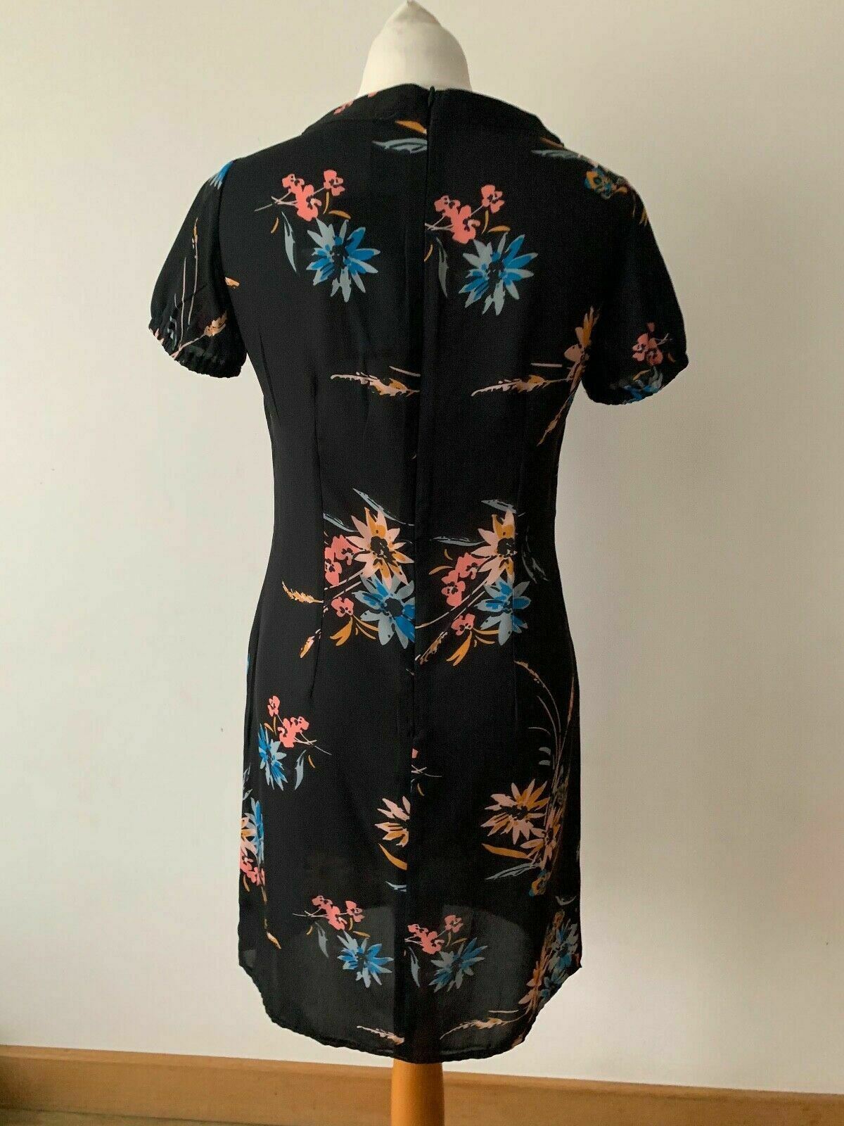 Sosandar Black Floral Keyhole Neck Shift Dress Size 8 Sheer material