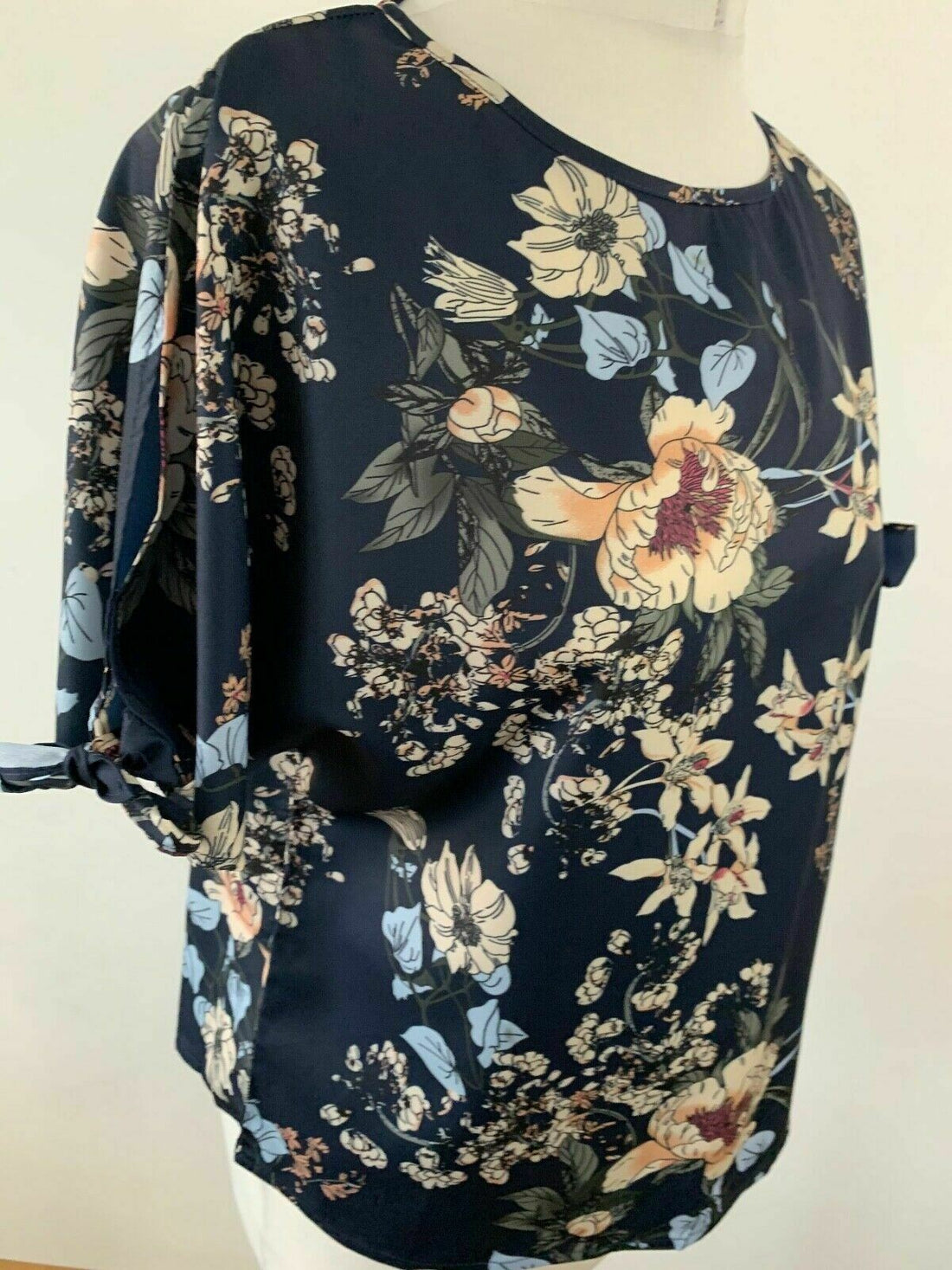 SHEIN Blue Floral Print Split Sleeve Top Size M 10 - BB Fashion Outlet