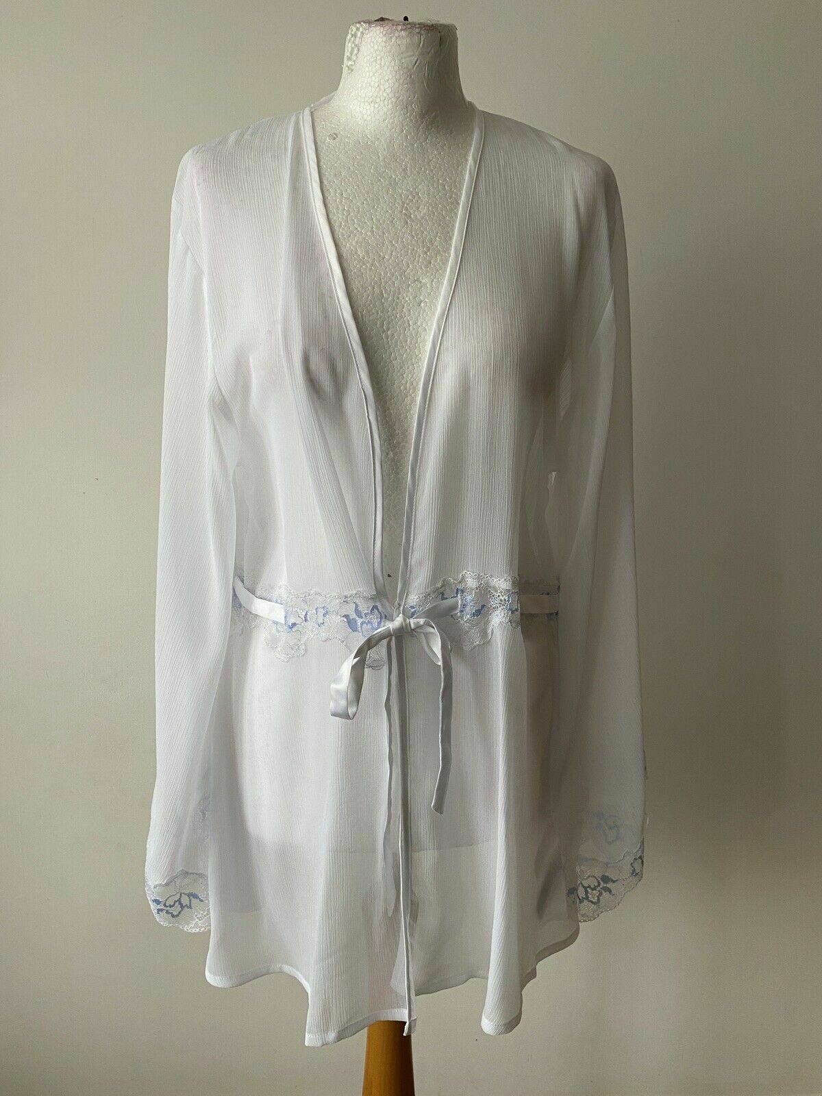 mint & berry White Lace Mini Robe Size L  12 Short Sleeve with Draped Sleeve