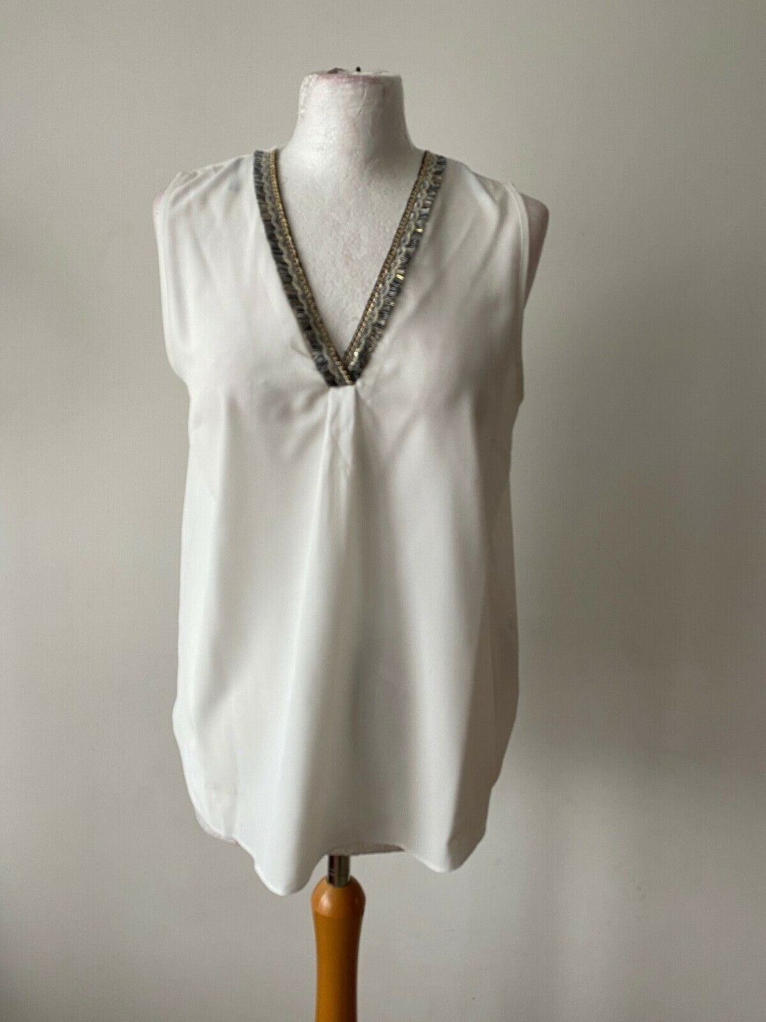 Dorothy Perkins Sleeveless Blouse Size 14 Embroidered Available in Blue or White - BB Fashion Outlet