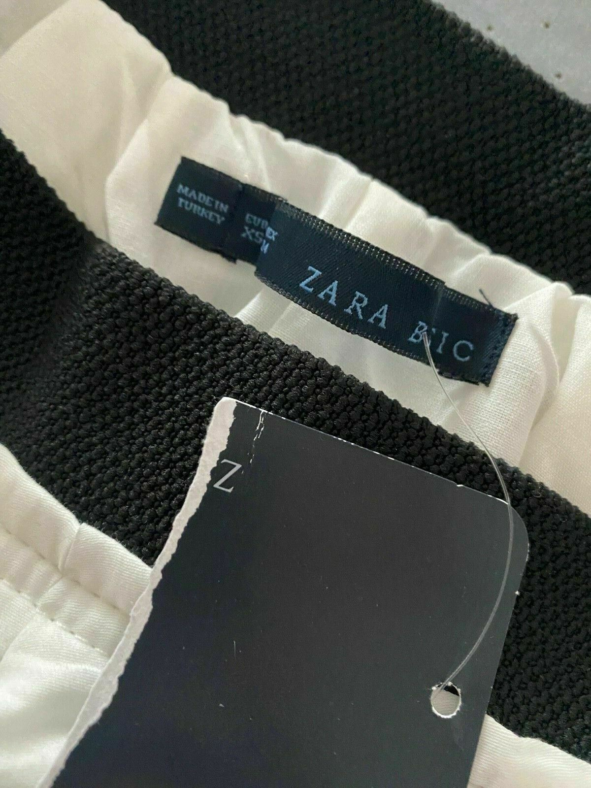 Zara White Mini Skirt Size XS 6 - 8 UK  Embroidered Pattern Zigzag hem