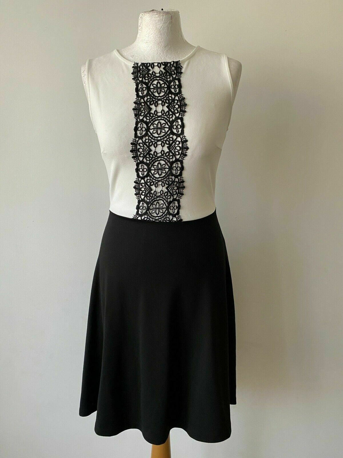 Anna Field Black / White Dress Lace Detail Sleeveless Dress Size 6 UK 