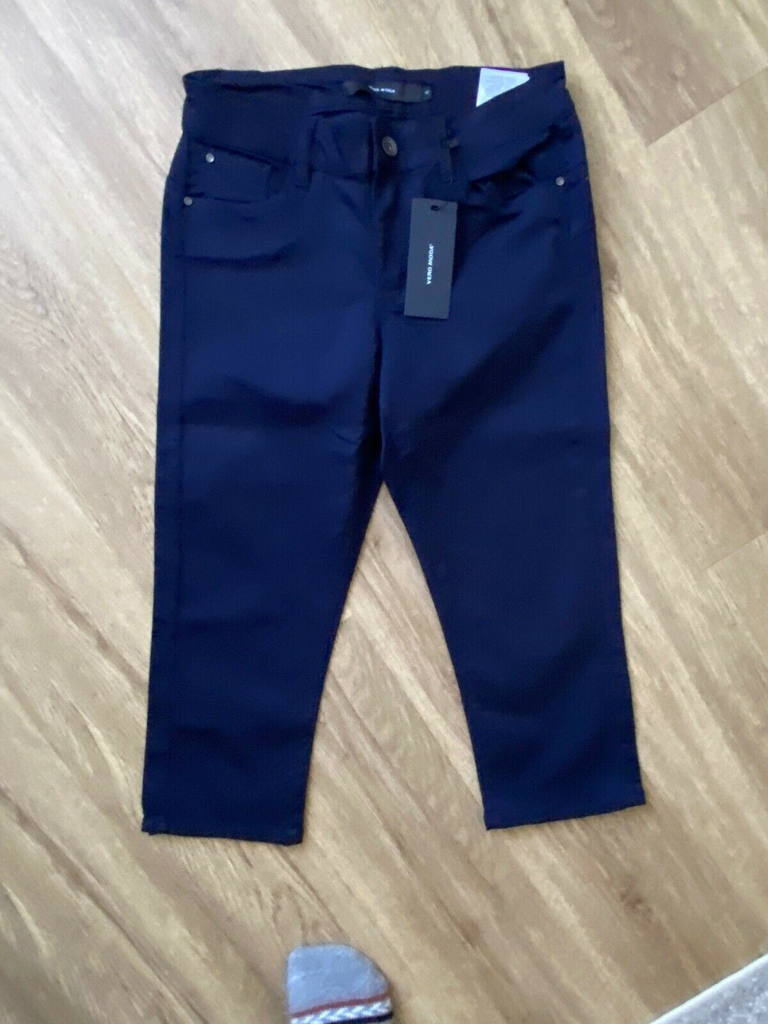 Vero Moda Capri Denim Cropped Trousers Size XS 8 Available in Navy or White - Beagle Boutique Fashion Outlet