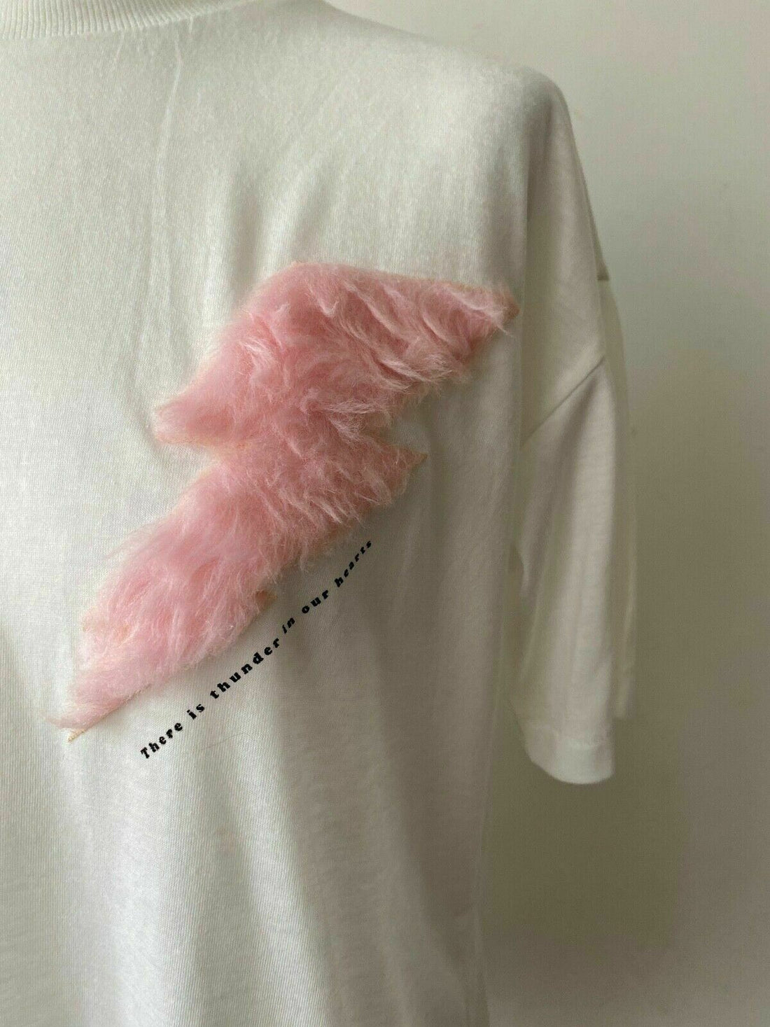 ONLY White T-Shirt With Pink Furry Lightning Box Motif Size M Pit to Pit 21" - Beagle Boutique Fashion Outlet