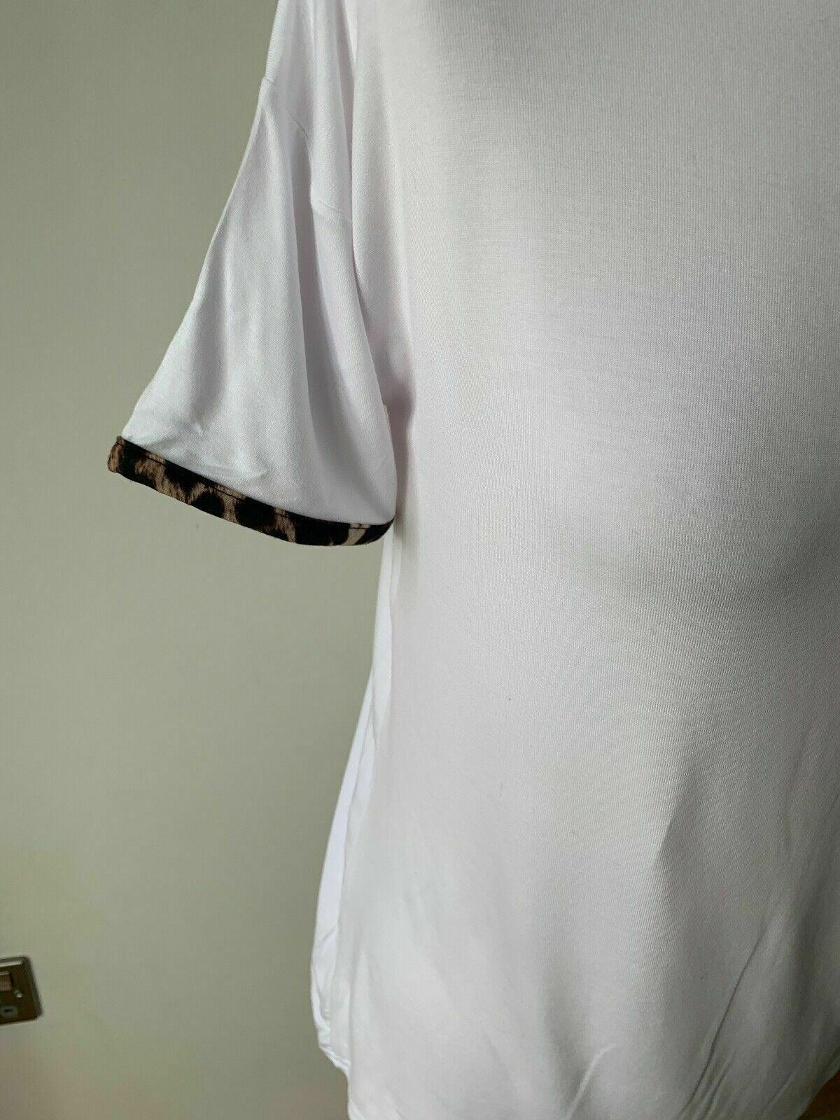Boohoo White T-shirt with leopard print trim Size 8