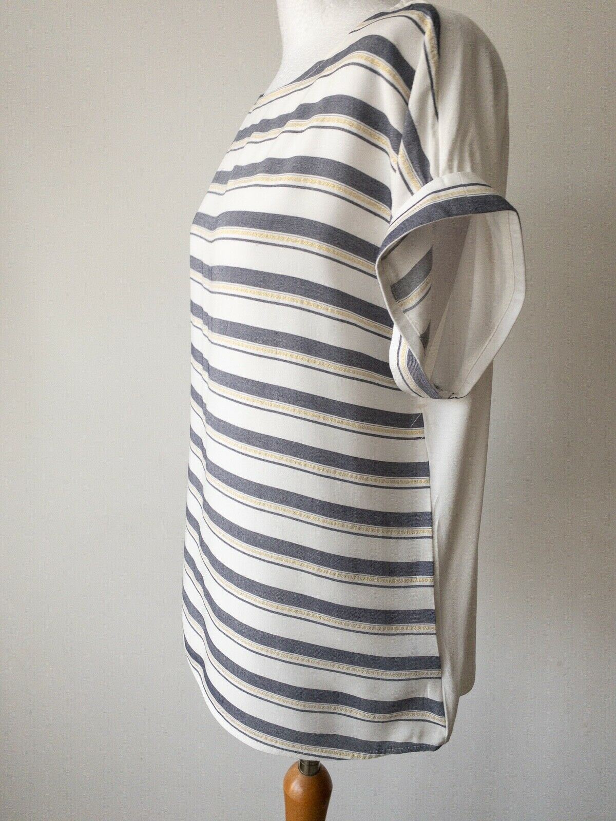 Contrast T-Shirt Striped Front Solid Back Size 10 Metallic Thread