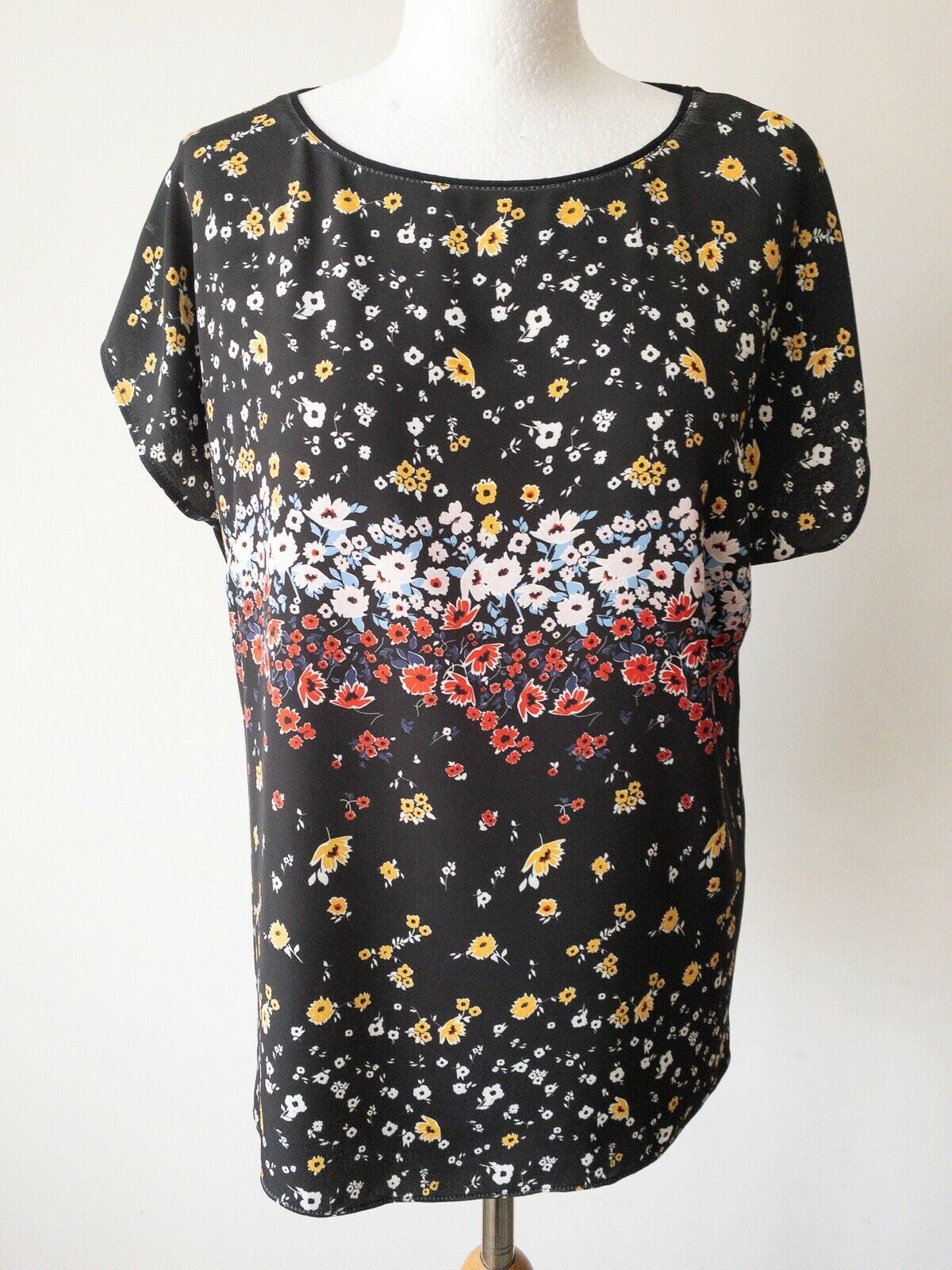 Black Floral Contrast T-Shirt Size 10 - Beagle Boutique Fashion Outlet