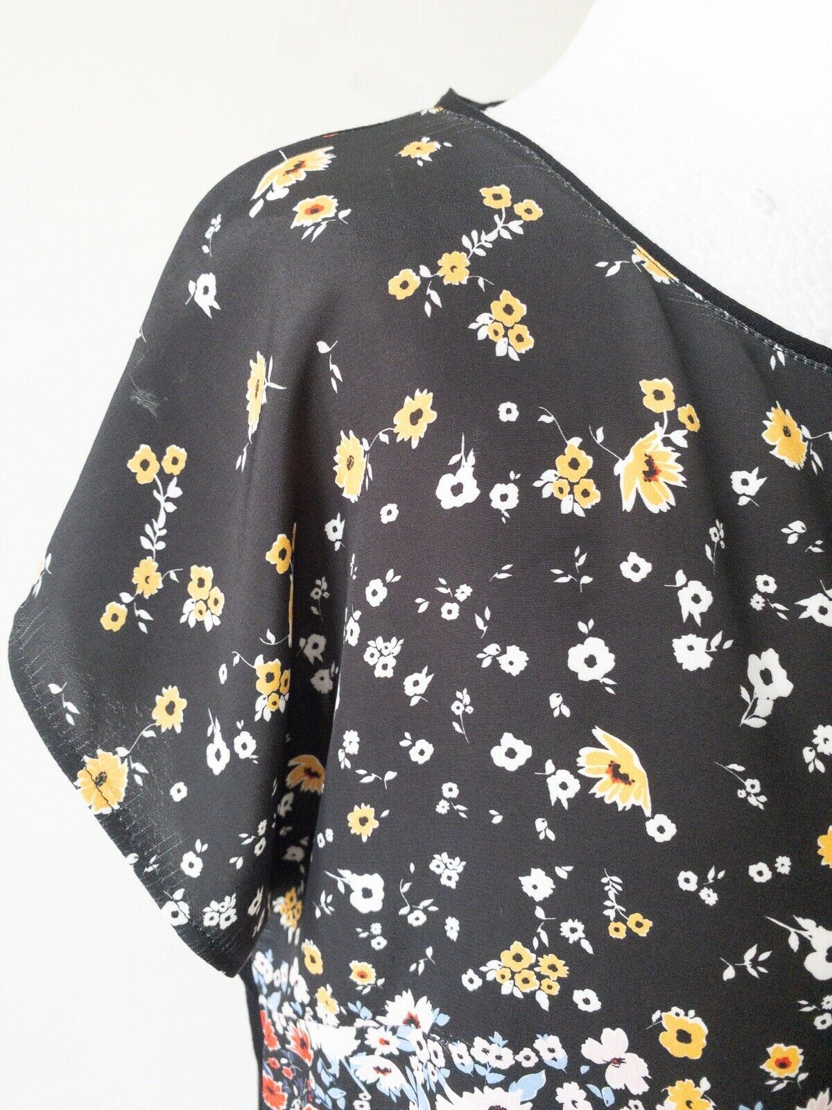 Black Floral Contrast T-Shirt Size 10 - Beagle Boutique Fashion Outlet