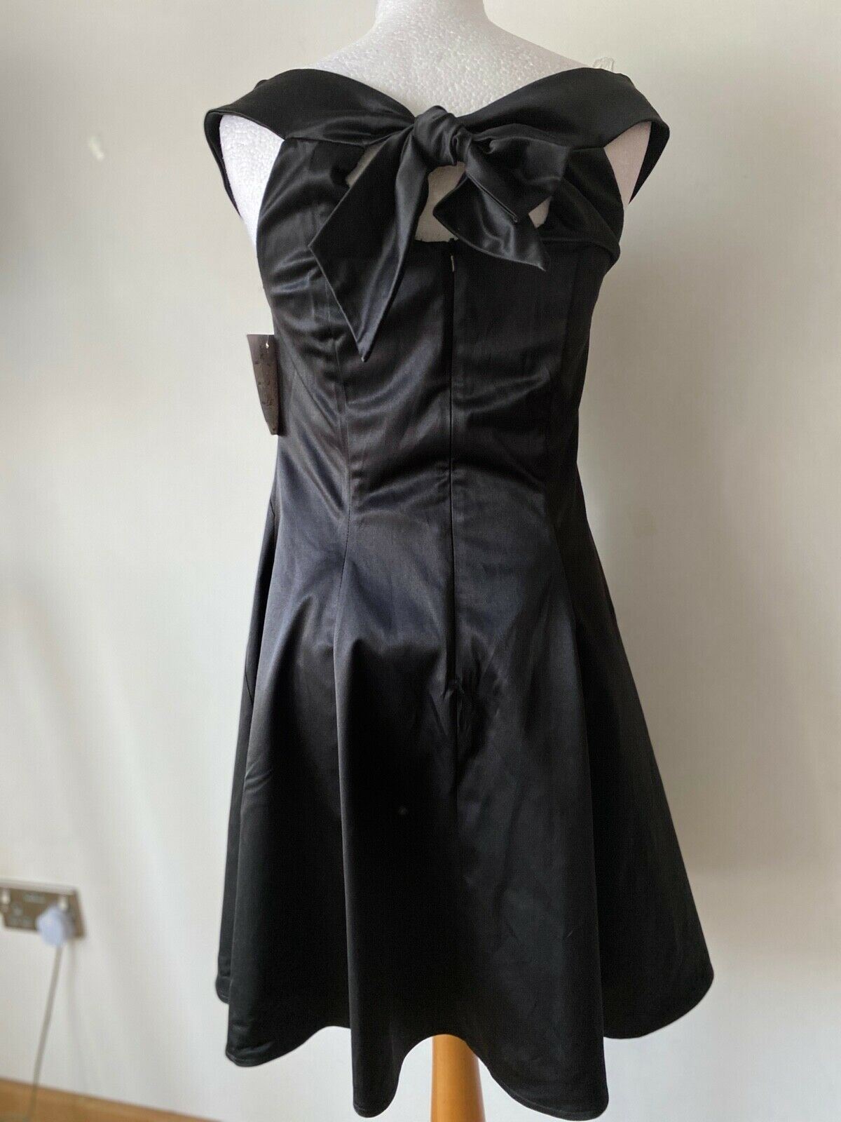 Elise Ryan Black Off Shoulder Satin Type Dress Mesh Lining Sizes 12 14 - Beagle Boutique Fashion Outlet