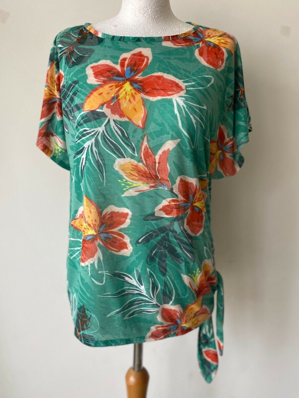 Bonmarche Tropical Print T-Shirt Side Tie Size 10 - Beagle Boutique Fashion Outlet