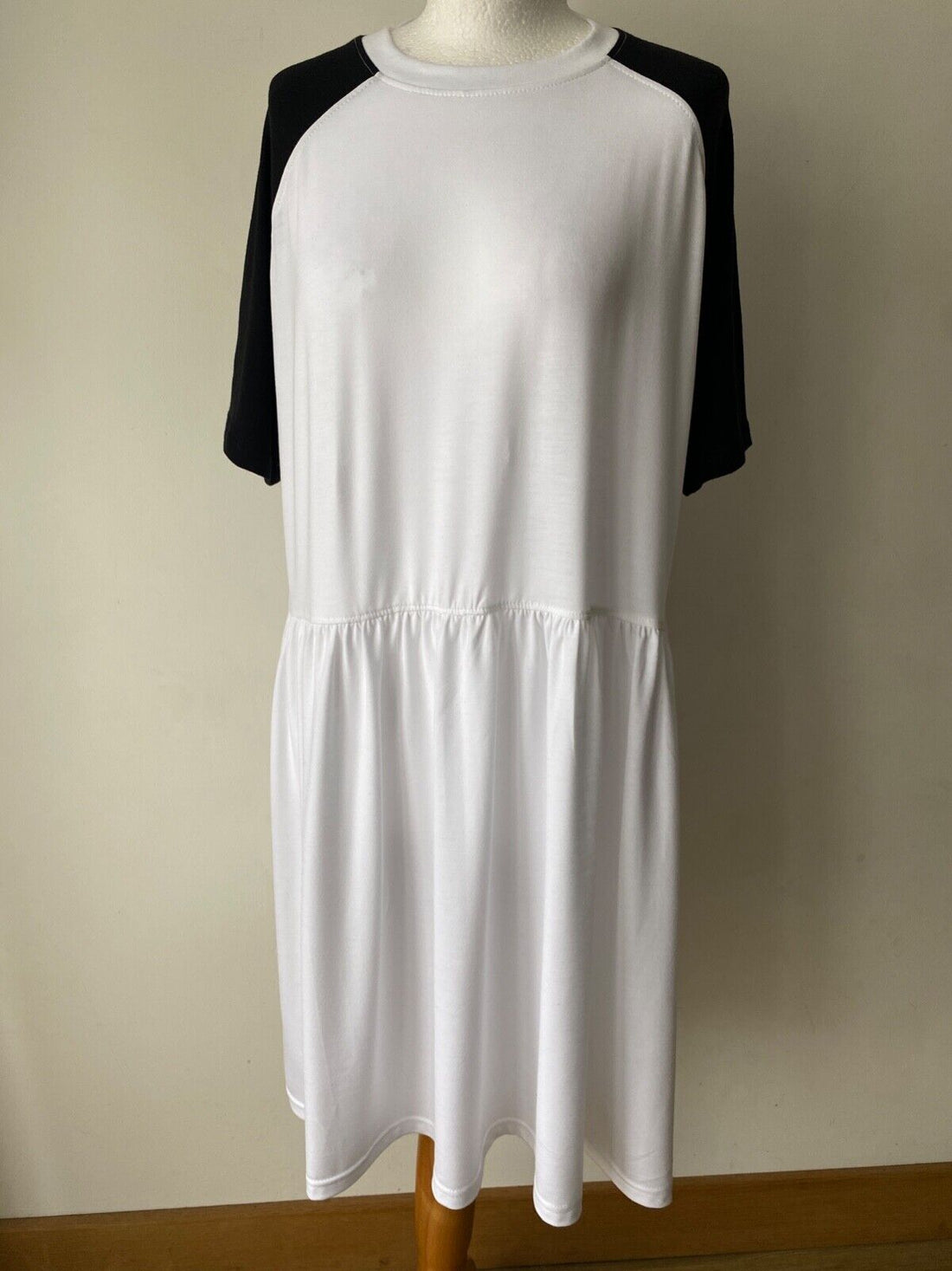 Missguided Plus Full Skirt Contrast Dress Size 20 White and Black Sleeves - BB Fashion Outlet