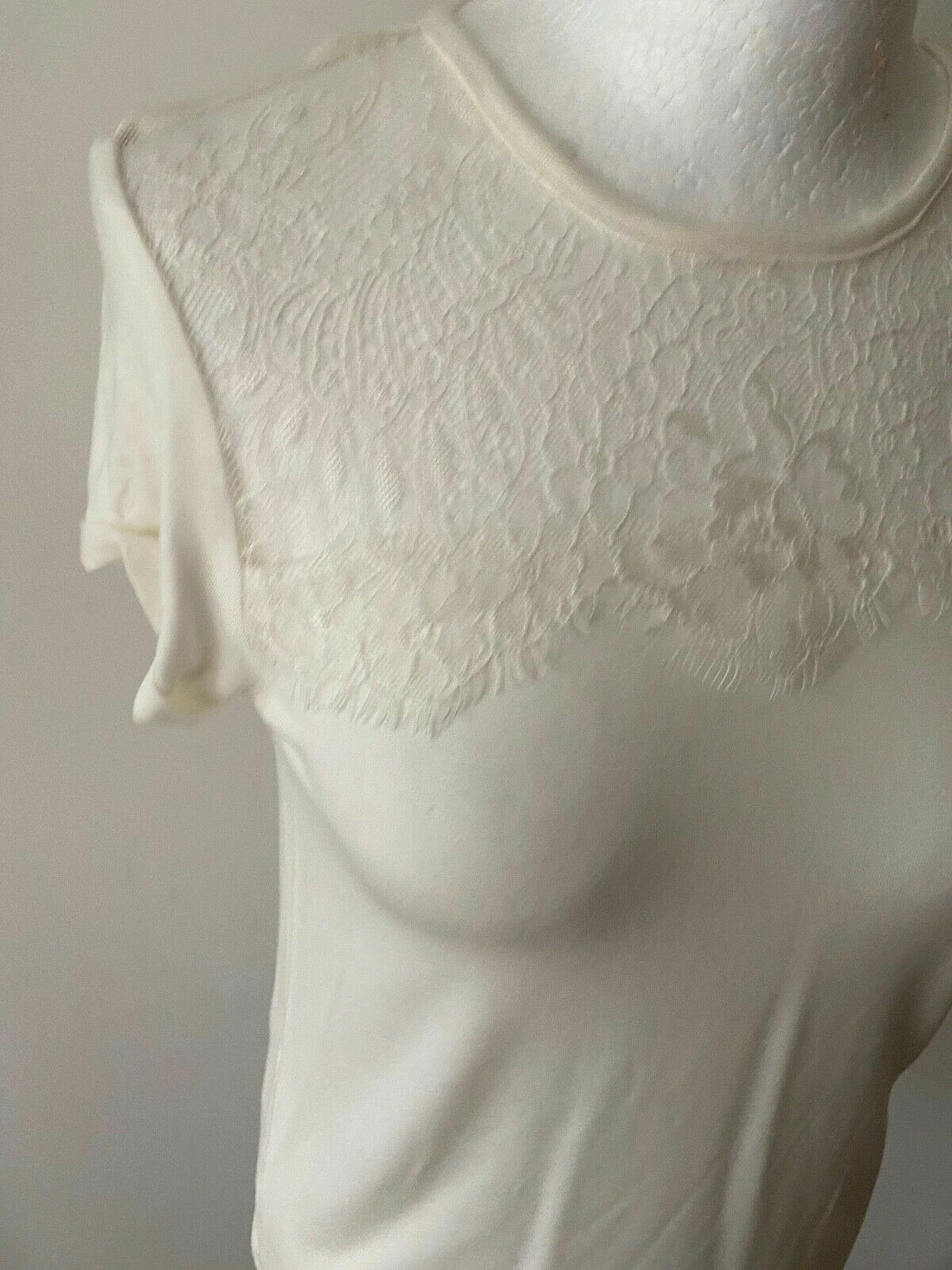 even&odd Lace Contrast Tee Size S Cloud Dancer - BB Fashion Outlet