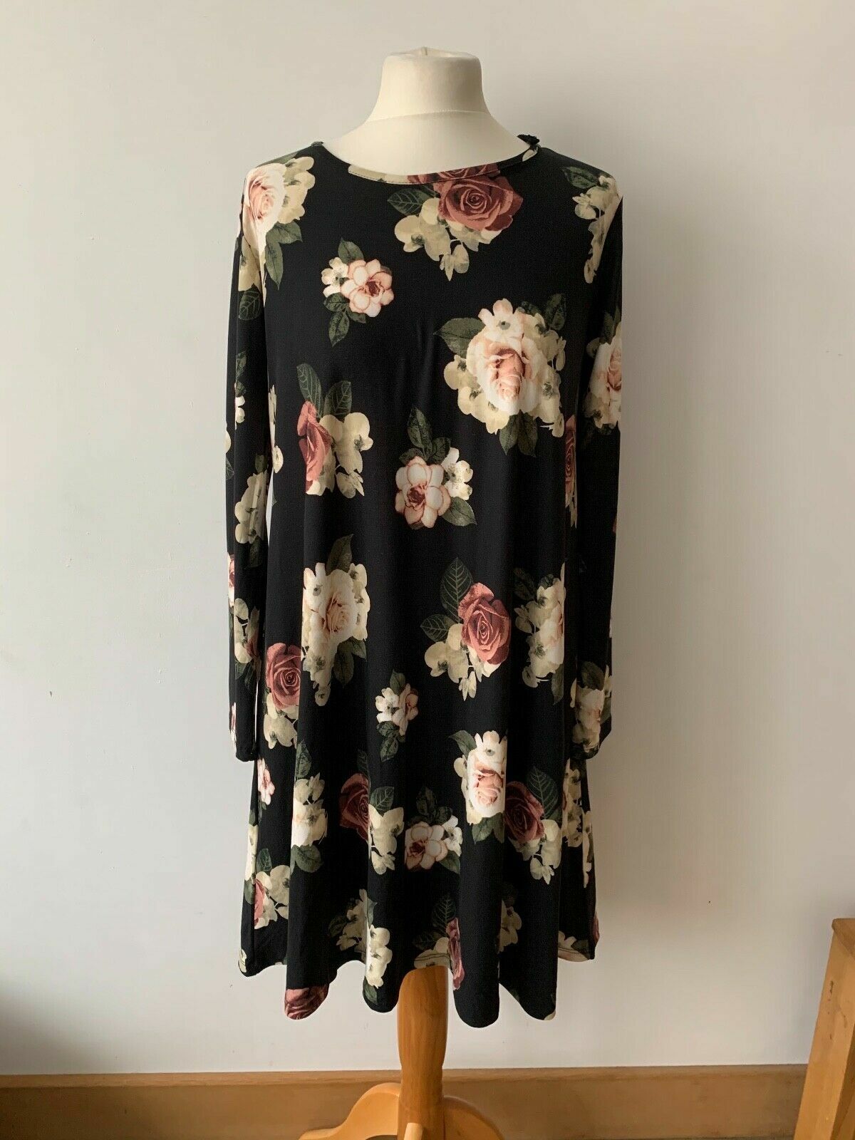 Floral Long Sleeve Swing Dress Pit to Pit 21.5"