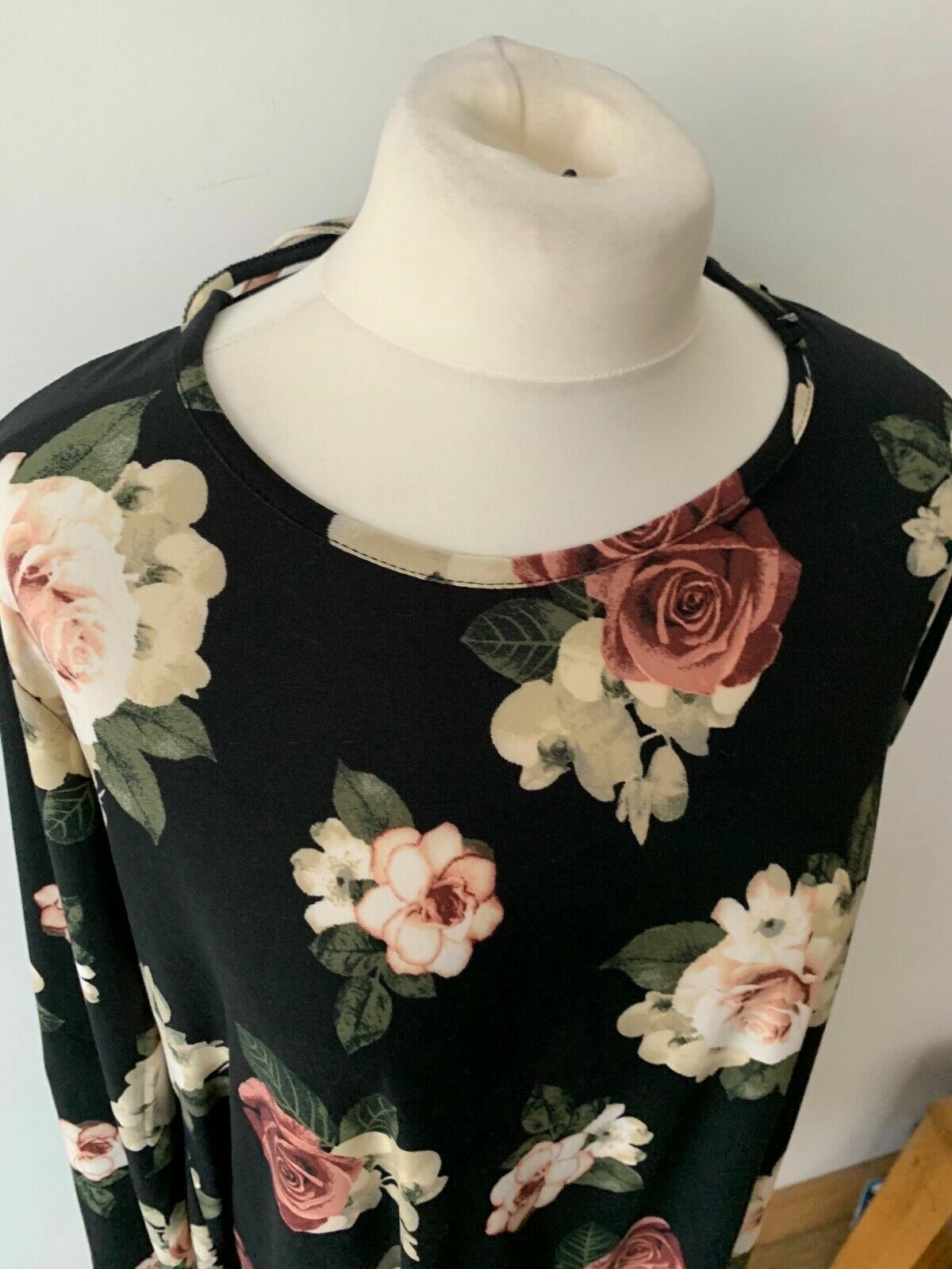 Floral Long Sleeve Swing Dress Pit to Pit 21.5"