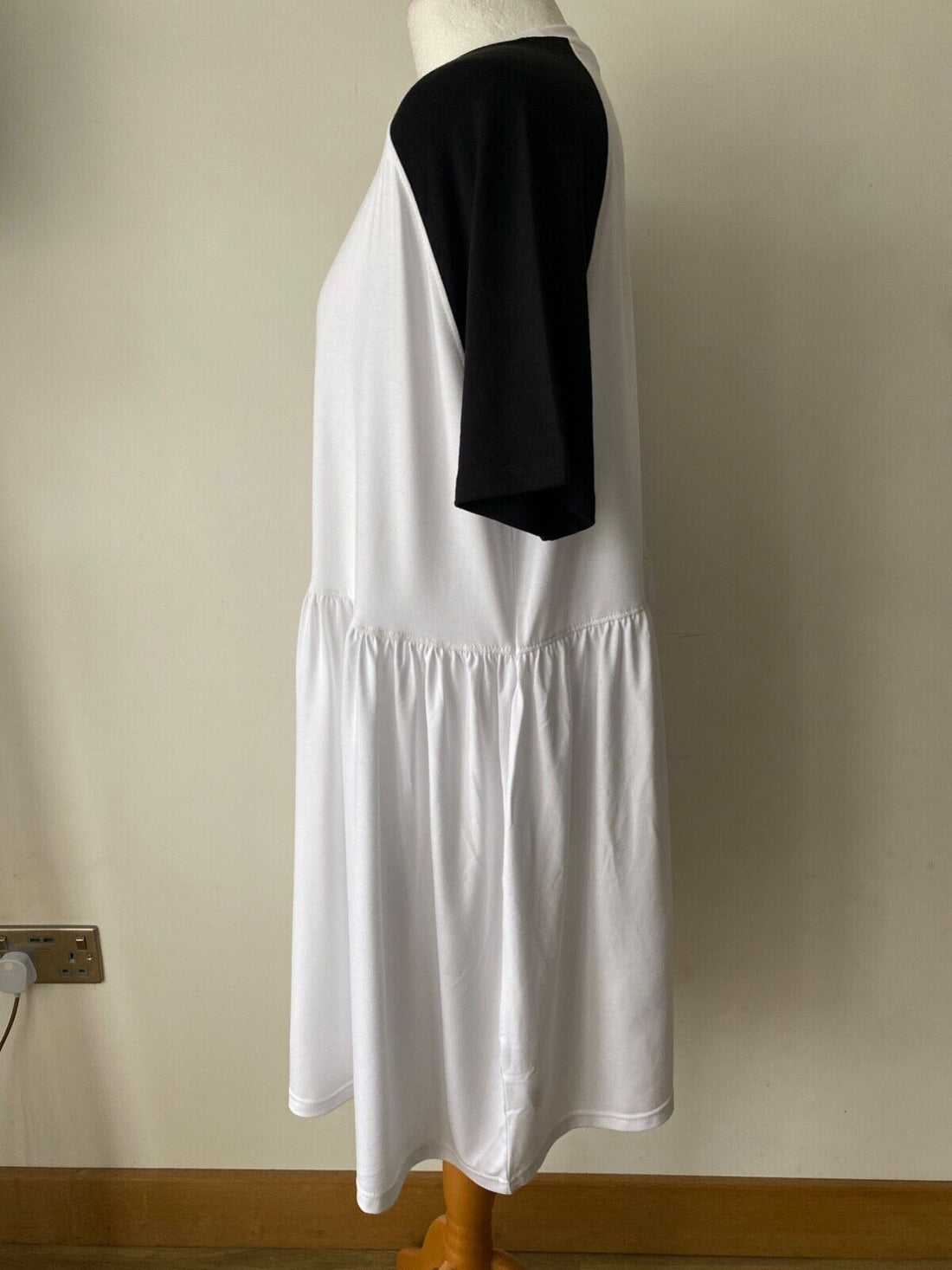 Missguided Plus Full Skirt Contrast Dress Size 20 White and Black Sleeves - BB Fashion Outlet